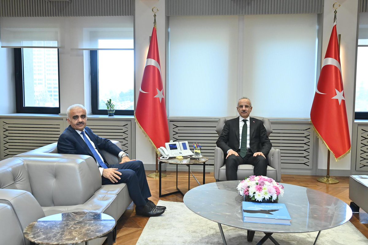 ziya_polat's tweet photo. Ulaştırma ve Altyapı Bakanımız Sn. Abdulkadir Uraloğlu, Çalışma ve Sosyal Güvenlik Bakanımız Sn. Prof. Dr. Vedat Işıkhan ve Tarım ve Orman Bakanımız Sn. İbrahim Yumaklı'yı ziyaret ederek göreve gelmemiz halinde şehrimiz için yapacaklarımızı konuştuk.

Kıymetli Bakanlarımıza misafirperverliklerinden ötürü teşekkür ediyor, deprem sürecinde ve sonrasında Adıyaman'ımız için yaptıkları çalışmalardan ötürü şükranlarımı sunuyorum.

İnşallah 31 Mart'tan sonra da şehrimiz ile Ankara arasındaki bağı daha da güçlendireceğiz ve vatandaşlarımızın hayatını kolaylaştıracak önemli hizmetleri şehrimizle buluşturacağız.

@a_uraloglu @isikhanvedat @ibrahimyumakli