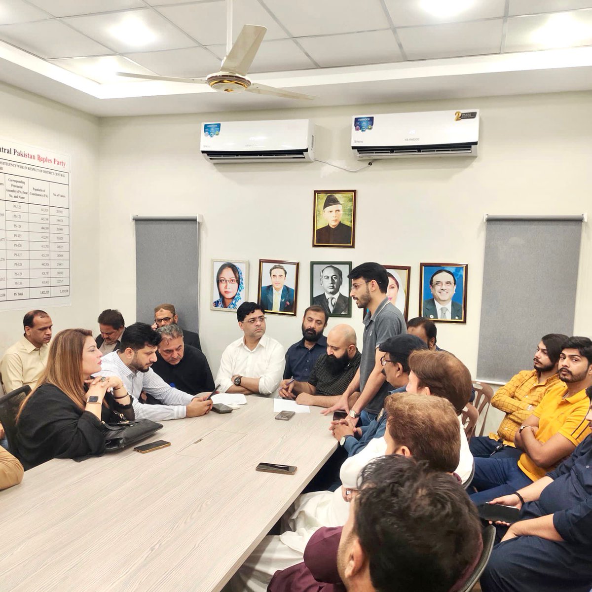 ElectionCellpp's tweet photo. 28 جنوری کو فائیو اسٹار پر جلسے کے حوالے سے پیپلز سیکیٹریٹ میں میٹنگ کی گئی
@tauqeerahmedd @Asadhaveli @MediaCellPPP @BBhuttoZardari @iDrAsim @Bhuttoiest @PPP_Org @PPPDigital_ @FaryalTalpurPk https://t.co/B8pfP5Zx1m