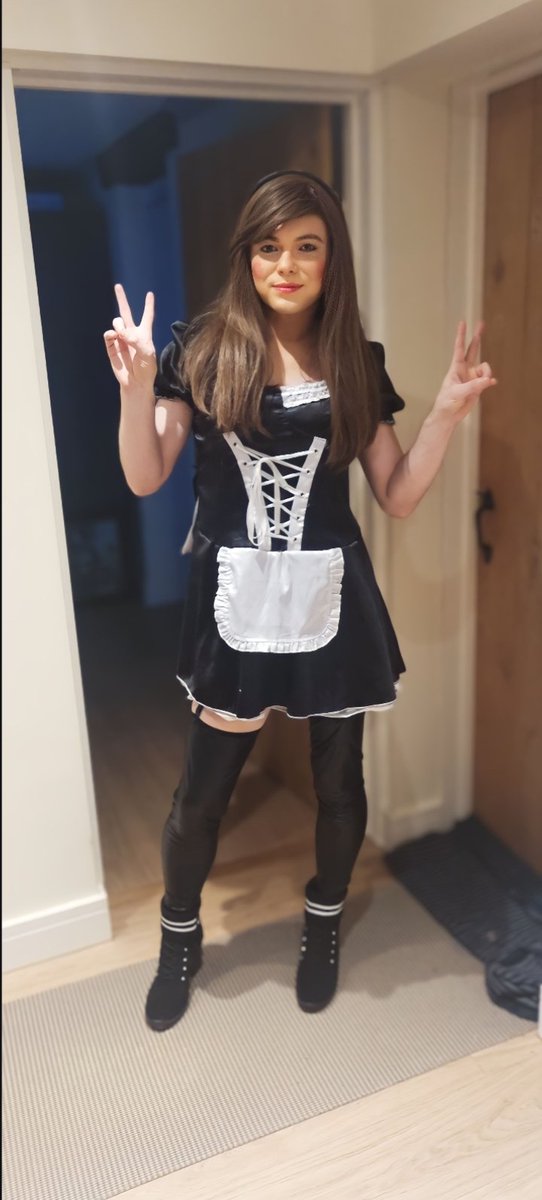Deesummers69's tweet photo. Should I start offering A real life maid service ? Would anyone uk midlands area be interested in such a thing 🤔 https://t.co/EALpCJ5Qu0