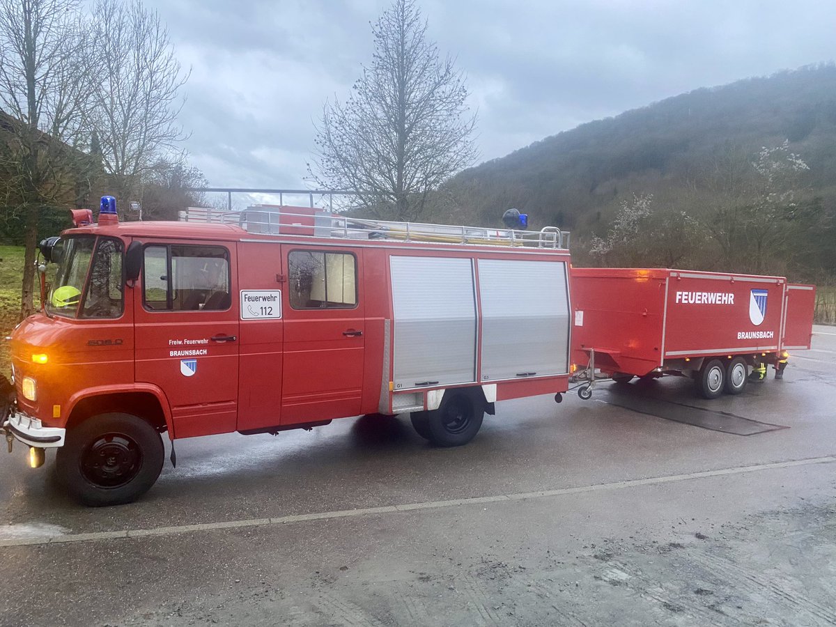 FBraunsbach's tweet photo. #GFG1 Einsatz für die FFW #Braunsbach am frühen Abend heute. Ein Fahrzeug hatte kleinere Mengen Öl in den Strassen des Ortes verloren. #LF8 BRB 1/41 #Ölspur https://t.co/TlHRUlfF8I
