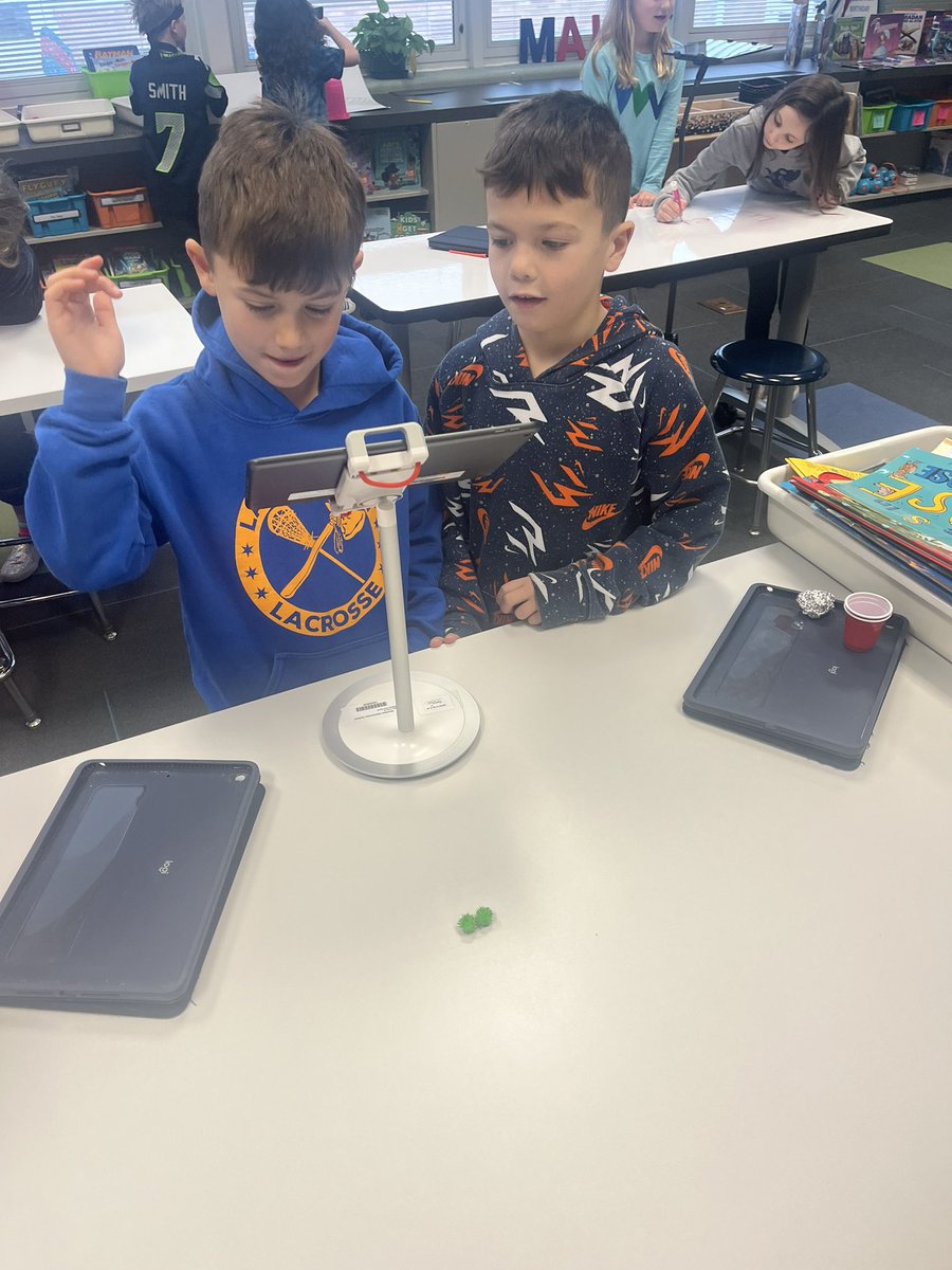 SHlightbulblab's tweet photo. Animation Introduction-kids were so creative!!  Left it up to them to decide what they’d like to animate! @SHlightbulblab @LakeForestSD67 https://t.co/FZQJNDROMf