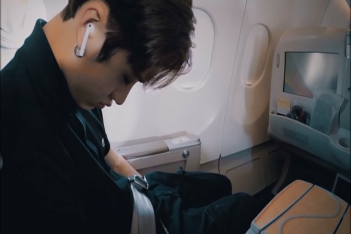 1003Cb's tweet photo. my sleepy baby , i love you so so so so much i hope the fairies are kissing your cheeks right now and giving you giggles , i hope you're sleeping tight like an angel as im writing these letters , sending you all my love i hope you feel warmer with it 🥹💜 i love you big🥹🫂💜 https://t.co/HPrrpvA3cz