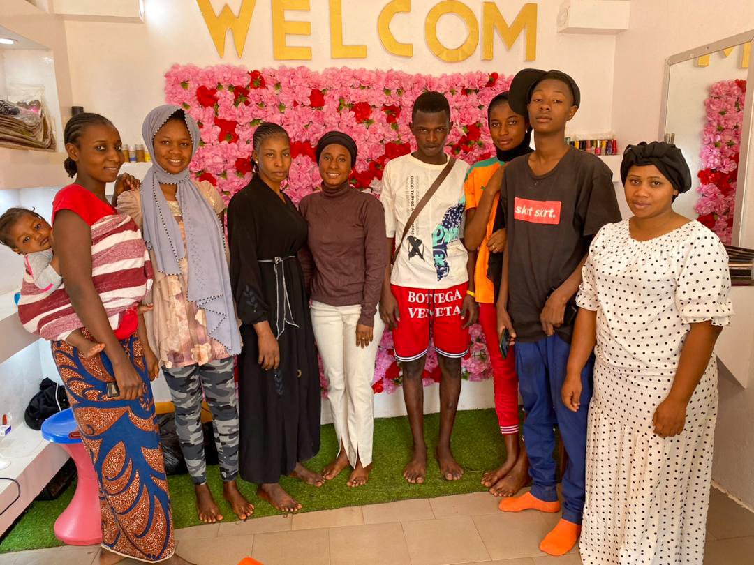 𝑨𝒄𝒕 2 : 𝑪𝒂𝒖𝒔𝒆𝒓𝒊𝒆 é𝒅𝒖𝒄𝒂𝒕𝒊𝒗𝒆 𝒔𝒖𝒓 𝒍𝒆𝒔 𝒎𝒖𝒕𝒊𝒍𝒂𝒕𝒊𝒐𝒏𝒔 𝒈é𝒏𝒊𝒕𝒂𝒍𝒆𝒔 𝒇é𝒎𝒊𝒏𝒊𝒏𝒆𝒔 (𝑴𝑮𝑭) 𝒂𝒖 𝒔𝒂𝒍𝒐𝒏 𝒅𝒆 𝒄𝒐𝒊𝒇𝒇𝒖𝒓𝒆 𝒅𝒆 𝑲𝒐𝒖𝒓𝒂𝒉𝒐𝒅é 𝒂𝒏𝒊𝒎é𝒆 𝒑𝒂𝒓 𝒏𝒐𝒕𝒓𝒆 𝒑𝒂𝒊𝒓 é𝒅𝒖𝒄𝒂𝒕𝒓𝒊𝒄𝒆 𝑶𝒖𝒎𝒐𝒖.

#StopFGM