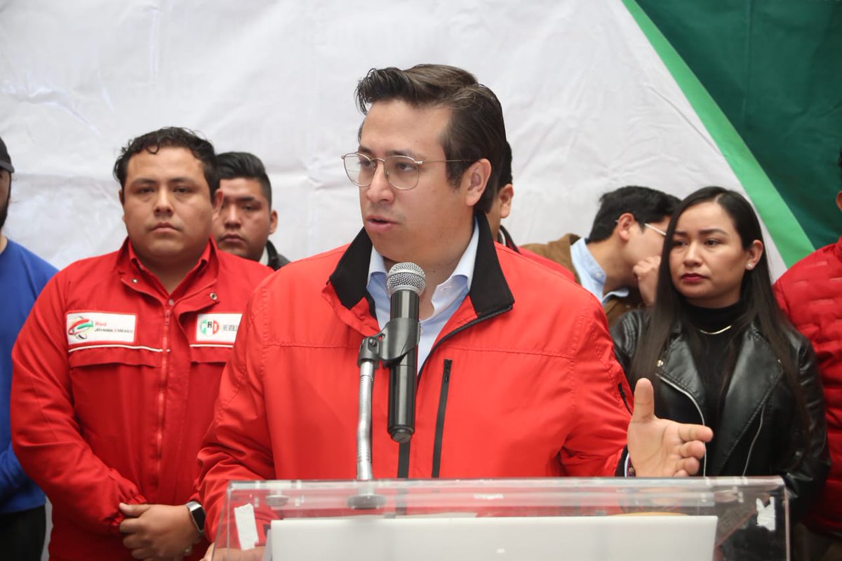RJXMex_Pue's tweet photo. El Presidente de la @RJXMex_Pue, @BanuelosClaudio; la líder estatal de @MT_Pue, @AnaIsabel_MZ y el Regidor @cuau94, ofrecieron una #RuedaDePrensa en la que 
exigieron la separación definitiva de sus curules a los diputados del @CongresoPue que quieran abandonar al @PRIdePUEBLA. https://t.co/2mJj3KmENV