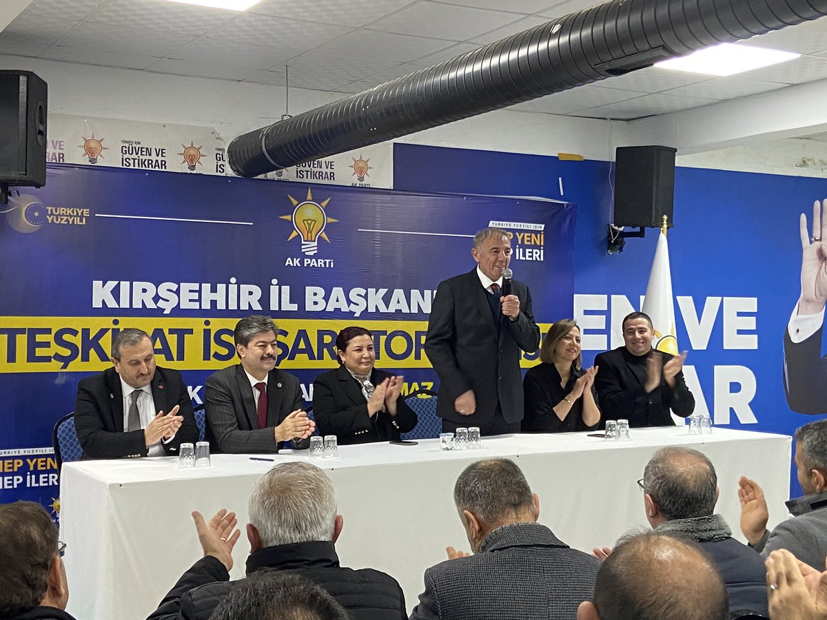 akmerkezilce40's tweet photo. 📍AK Parti İl Başkanlığı 
31 Mart 2024 yerel seçimleri öncesi istişarelerde bulunduk. 
Teşkilatımızın coşkusu çalışma azmimizi tazeliyor. 
Tüm kademelerimizle #sahadayız #hazırız ve #YenidenKırşehir için #Kararlıyız
Cenab-ı Allah birliğimizi daim eylesin. https://t.co/BFIastJElr