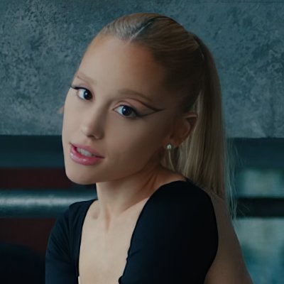 arianagrandebr's tweet image. Ariana Grande via Instagram: 

“‘yes, and?’ debutou em #1 na Billboard Hot 100! Estou tão, tão emocionada. Obrigada de coração aos meus fãs, os anjos mais incríveis do mundo, pelo amor que demonstraram a esta música e a mim. […] Obrigada pela positividade, pelo apoio e tudo…