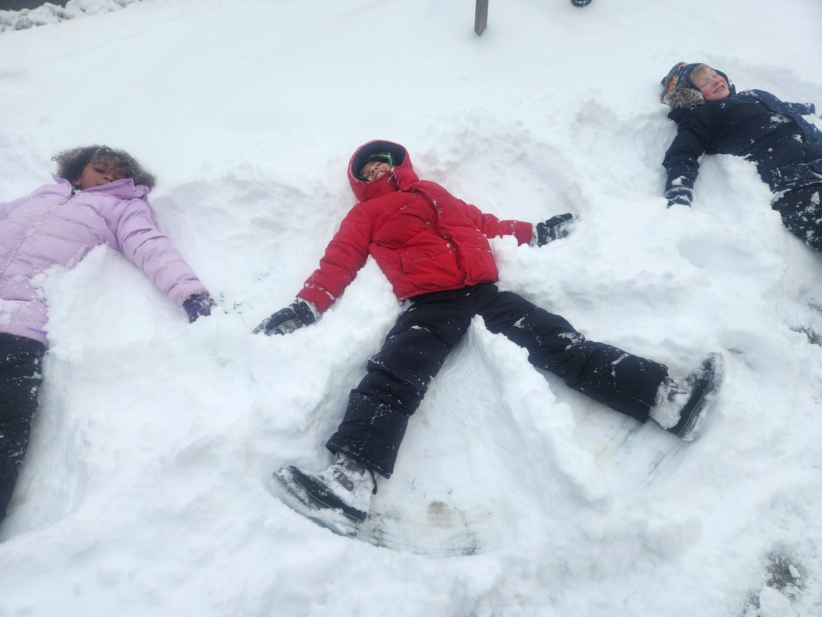 CESRockvilleMD's tweet image. Cardinals in the snow ❄

Despite last week&apos;s batch of snow days that closed school, our Cardinals still got together for winter fun! Check out some of our students making the most of ideal sledding and snowball weather with their CES friends! #CESRockville #CardinalCommunity