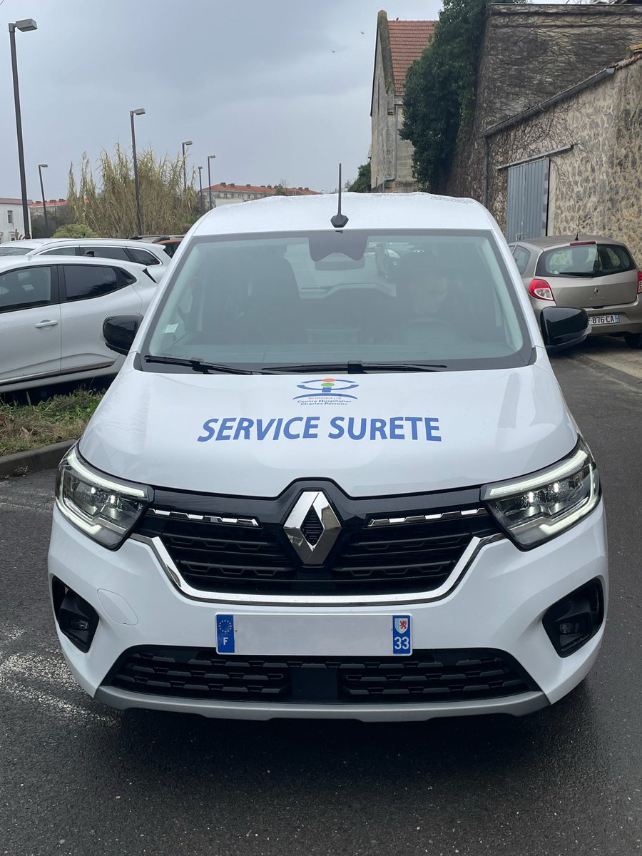 FoPerrens's tweet photo. Enfin cette nouvelle équipe de sûreté a reçu son nouveau véhicule identifié 
SÛRETÉ CHARLES PERRENS
FO a œuvré pour obtenir une équipe de sûreté des biens et des personnes.En clair,ce sont 6 créations de poste service public pour lesquelles FO va demander un concours.⁩ https://t.co/5Xsshc4anO