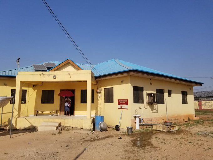 nighealthwatch's tweet photo. Improving PHCs must be a collective responsibility involving governments & the private sector.
This week's #NHWTorchLight piece by @S_0ko02 & @_Sohniar_ captures how @VaccineNet_NG leveraged a private-led approach to build stronger PHC in Abuja.
Read: https://t.co/QxbAuaGmVu https://t.co/pf5h5Pkb01