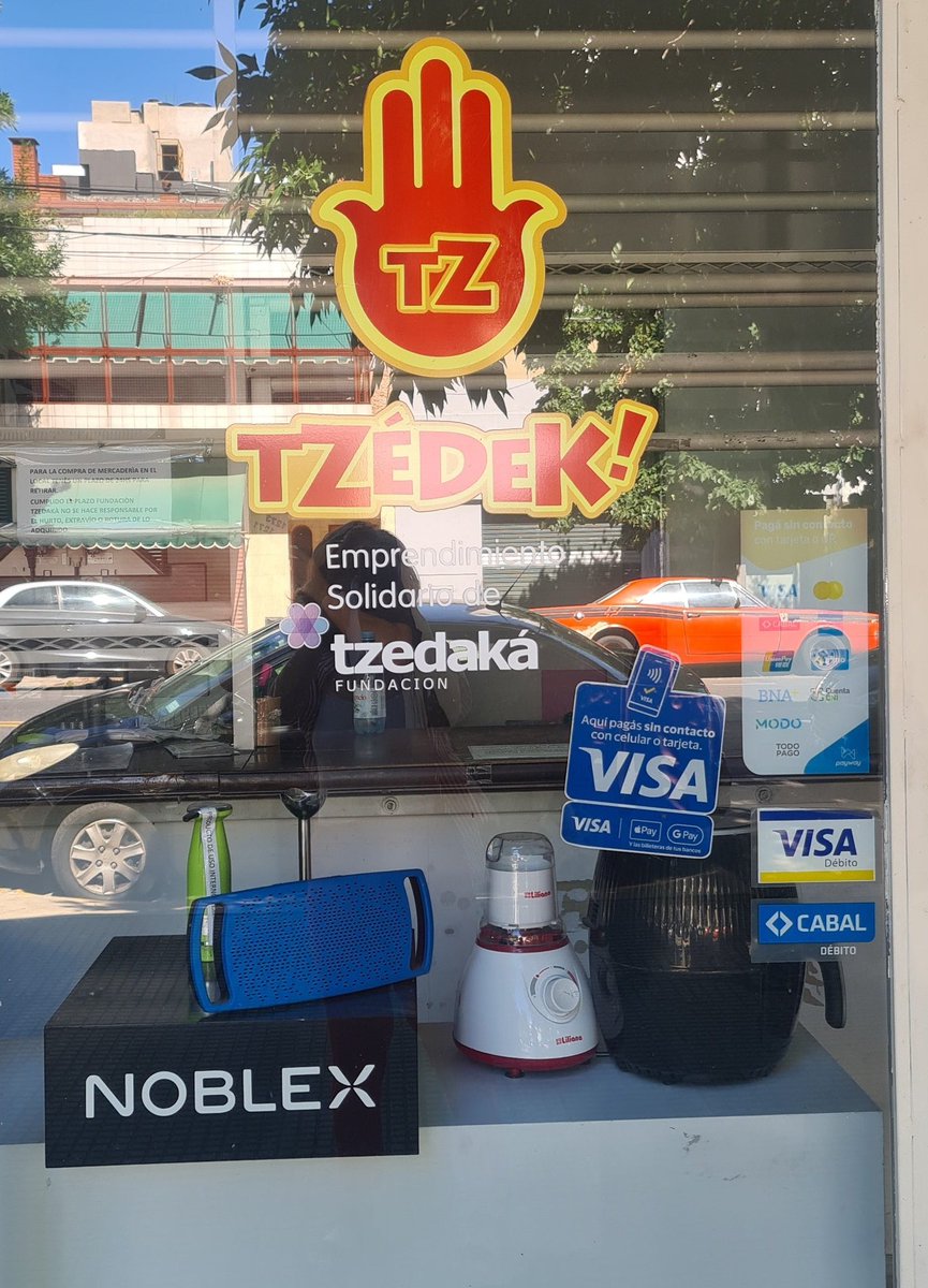 lalocadeltaper's tweet photo. Al fin se alinearon los planetas y llevé la ropa que había separado a #Tzedek la tienda solidaria de @tzedaka
Además de donar lo que no te sirve (llevando o llamando para que retiren), ayudas también comprando los electros reacondicionados que ofrecen en https://t.co/Rc1hOR4qxG https://t.co/Obcjm3Ieh3