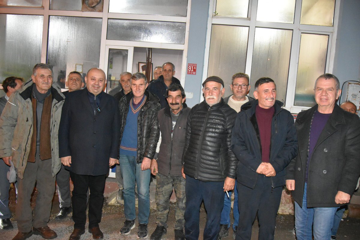ibrahimpalaz10's tweet photo. Kırsal mahalle ziyaretlerimizde bu akşam #Küçüksoğuklar, #Büyüksoğuklar ve #Killik’te hemşehrilerimizle bir araya geldik. Bizlere gösterdikleri ilgi ve sevgileri için çok teşekkür ederim. #seniseviyorumGönen https://t.co/OT1haY8jAD