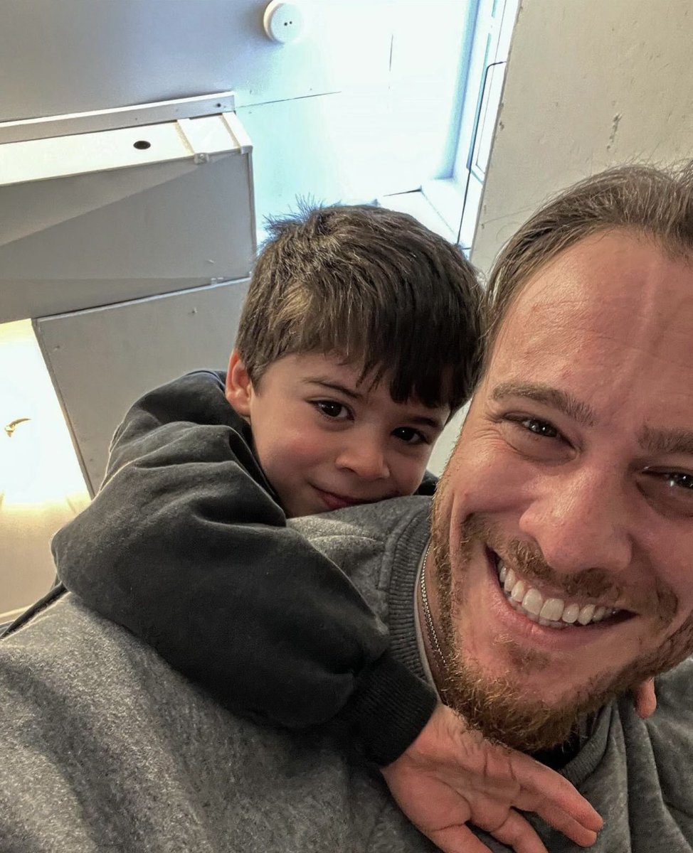 TheBursinSpain's tweet photo. 🇪🇸 Kerem Bürsin ha compartido estas adorables fotografías junto a su sobrino Theo en su cuenta de Instagram.♥️

🇬🇧 Kerem Bürsin shared these cute pics with his newphew Theo on his Instagram account. ♥️

#KeremBürsin https://t.co/TDJVKwdweO