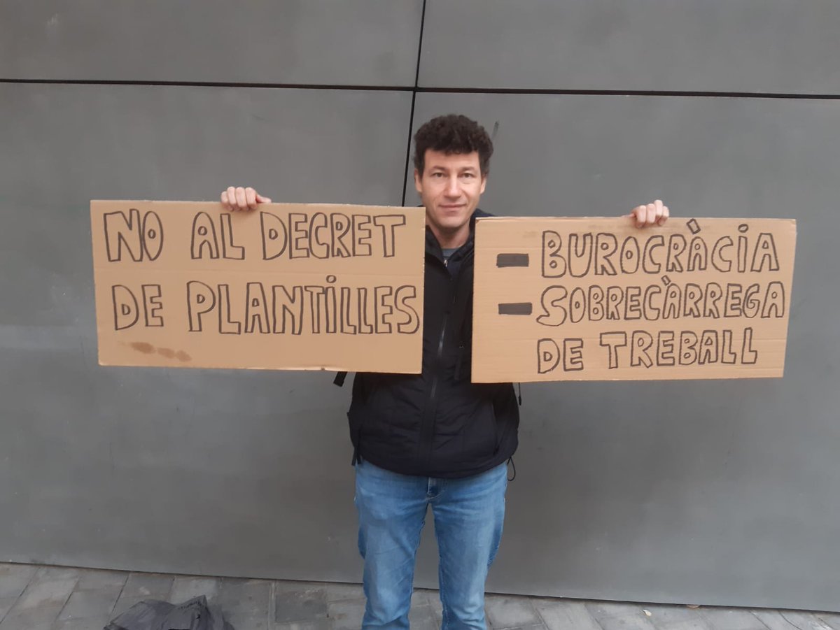 🗣️Rebuda a la Consellera d’Educació durant la visita a Tortosa

🗣️Exigim la reversió de les retallades i l'increment de la democràcia als centres educatius, una millor educació inclusiva o la immersió lingüística

🔗canalte.cat/actualitat/soc…