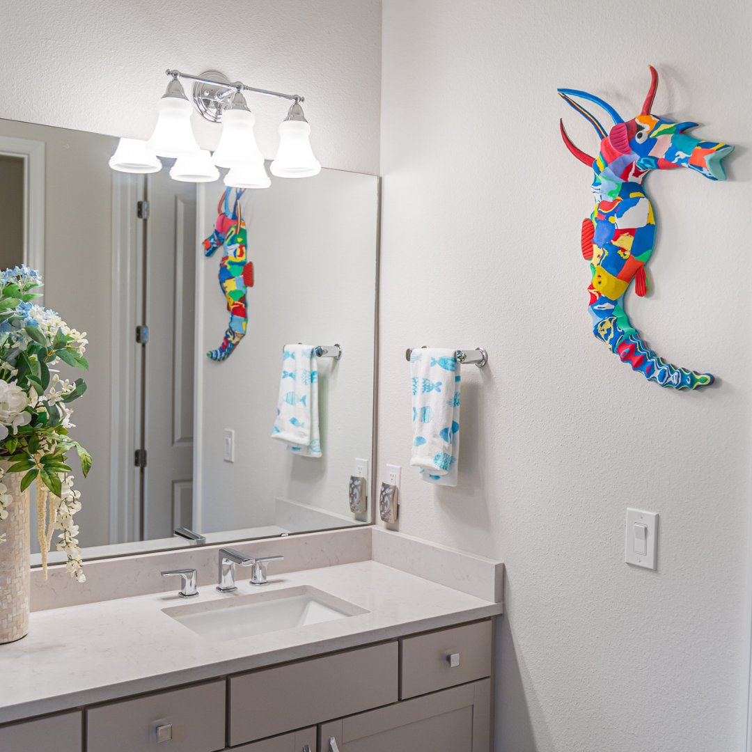 Artwork That Tells a Story... 💚

Inspired by our colorful flip flop sculptures but not quite sure how to decorate with it?

Take inspiration from these photos and see how you can bring the vibrancy of conservation artwork into your home!

🌊🩴♻