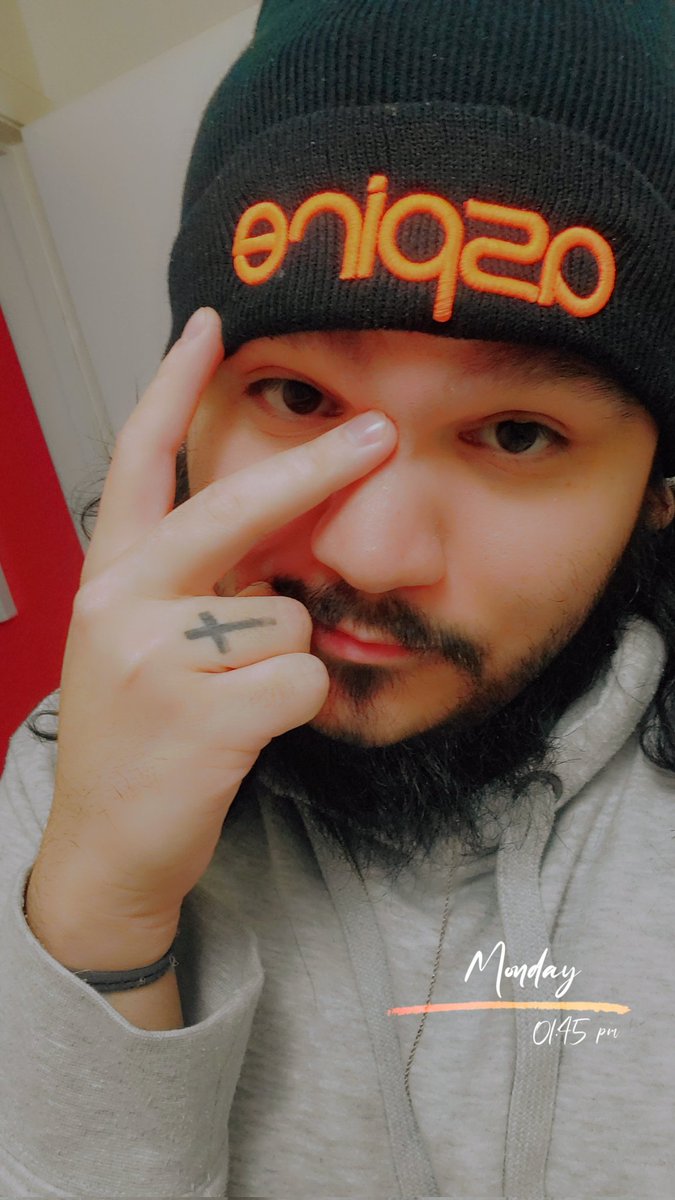 FANTVM_'s tweet photo. Here's a selfie cuz I felt cute today https://t.co/3lOor9IlCo