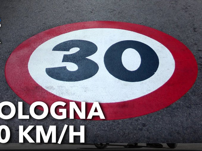 RobertoAvventu2's tweet photo. Dragoni: "Sapete cosa c'è dietro la storia dei 30 km/h?
Portare all'esasperazione gli automobilisti in modo che rinuncino all'auto e aderiscano alla città dei 15min imposta dal WEF👍👏

#Salvini https://t.co/YT49wCaJpF