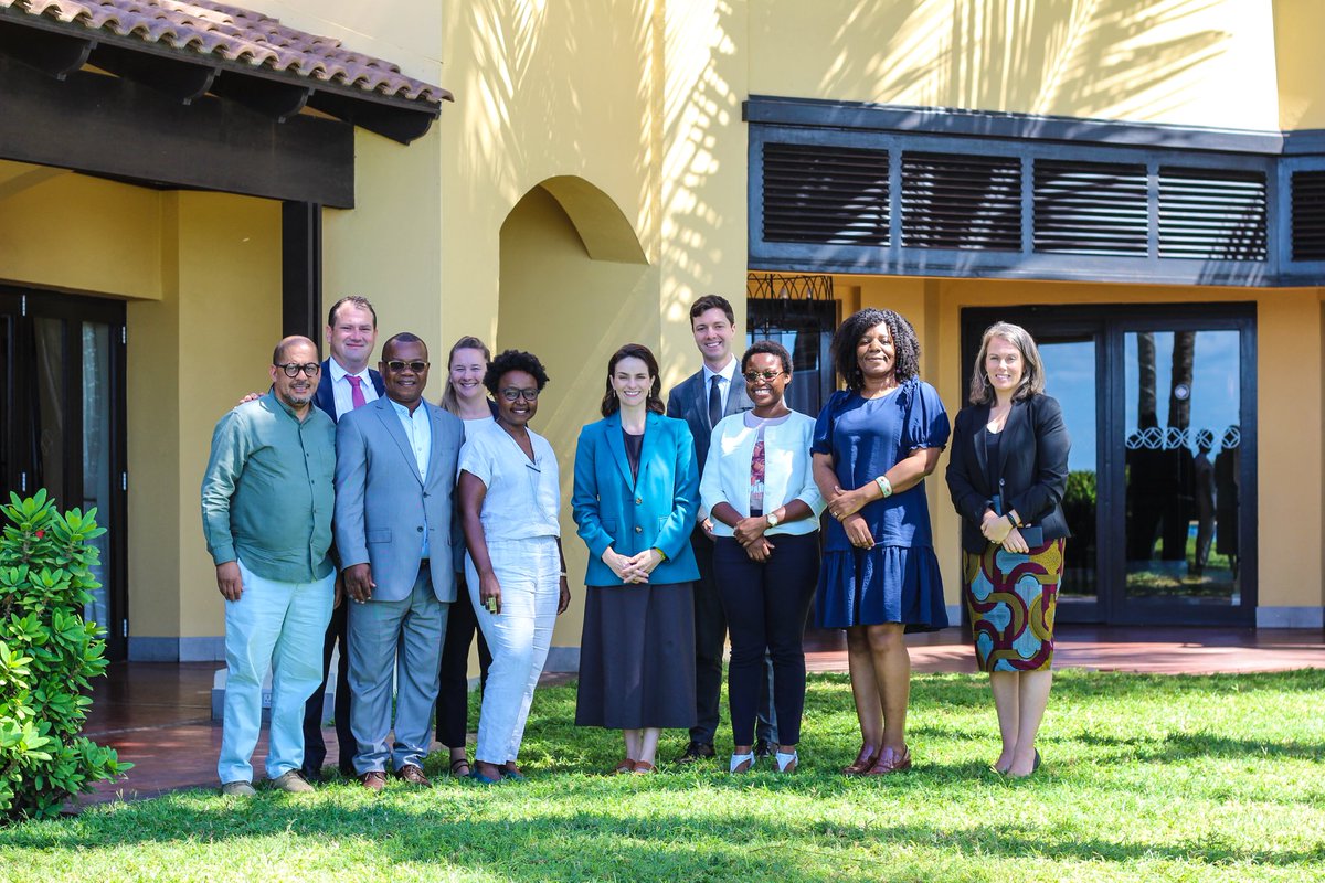 🇨🇦 knows that sustainable peace is only possible when women are fully involved in conflict resolution, and peace & security efforts. #WPS Ambassador, @jacqui_oneill, heard from #CivilSociety groups & diplomatic colleagues to better understand the opportunities + nuances in 🇲🇿