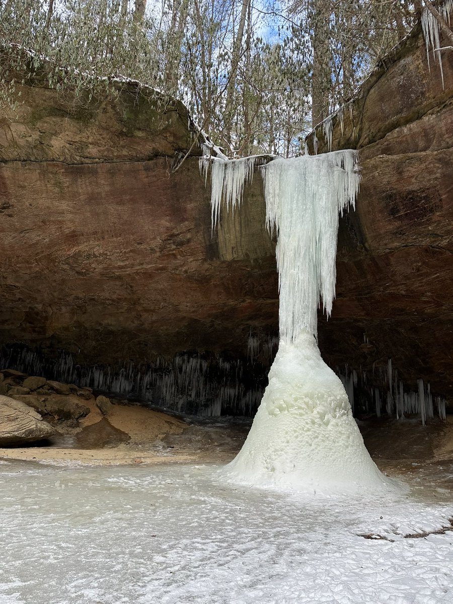 bluegrassvet's tweet photo. @BillMeck Copperas Creek Falls in the Red River Gorge was frozen solid this morning. https://t.co/42v5Iqlske