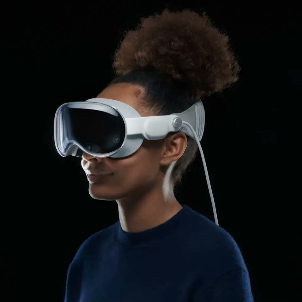 CashForDevice's tweet photo. 😎👓Apple Vision Pro is released in February, 2024! Here are the top 5 things to know. 

https://t.co/QNZgT5zpQK https://t.co/Ioe0x3Zz0h