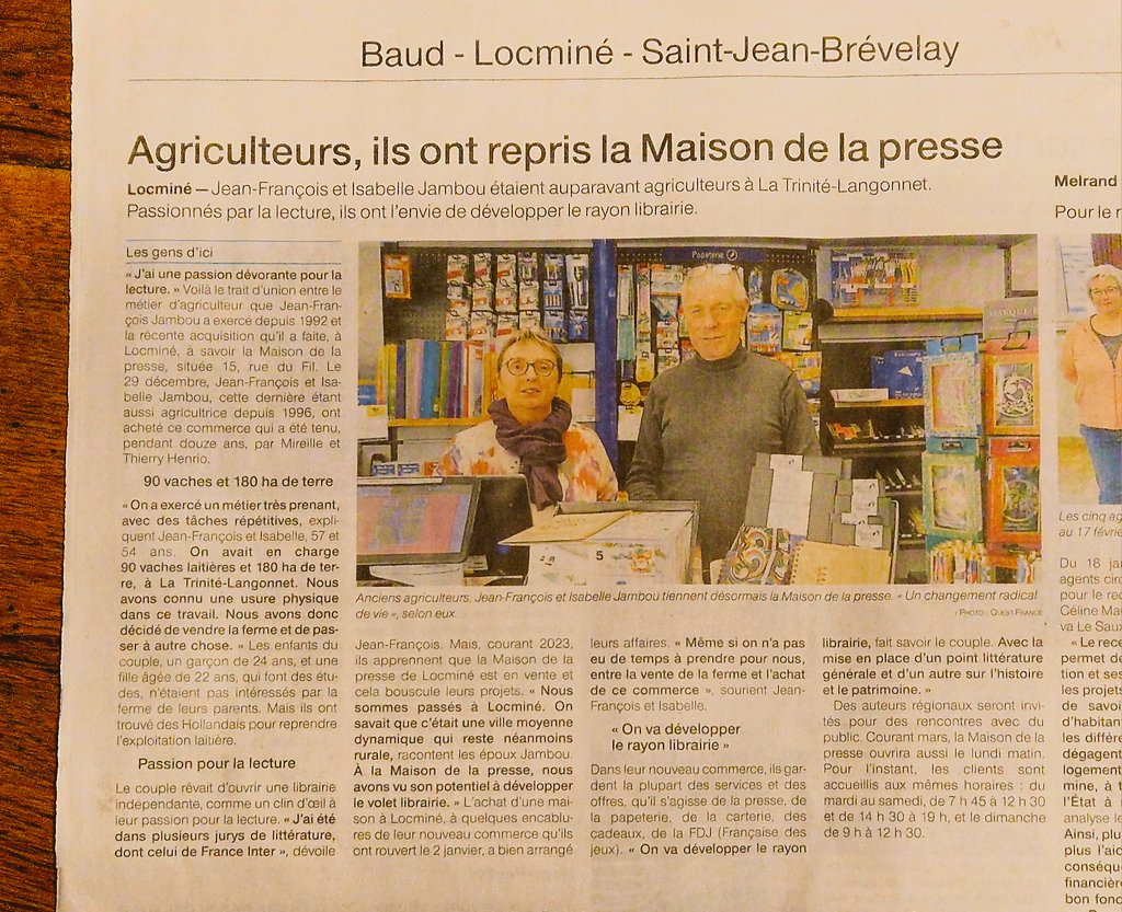 JambouJean's tweet photo. Bonjour à tou(te)s,
Absent des réseaux sociaux depuis quelques semaines, la raison en photos. Une reconversion professionnelle à 180 degrés puisque je passe des champs aux livres et à la presse, entre autres. 
Une nouvelle page à écrire !
🫠😉😀📚📖📓 https://t.co/ecMurjKOyW