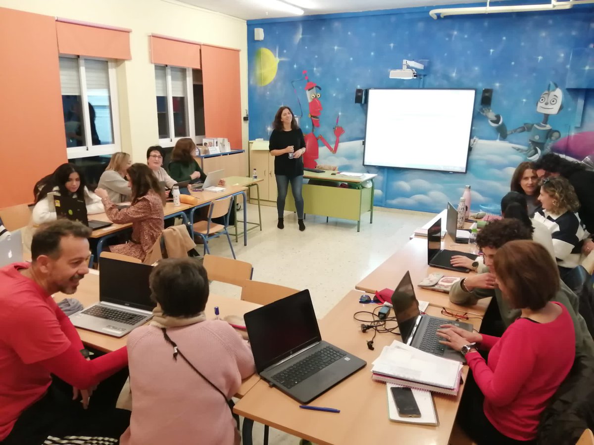 CEPJAEN1's tweet photo. Interesante jornada formativa en el @CEIPSanMiguel1 profundizando en el cuaderno de clase, programaciones y situaciones de aprendizaje. https://t.co/mU30mCb2rq