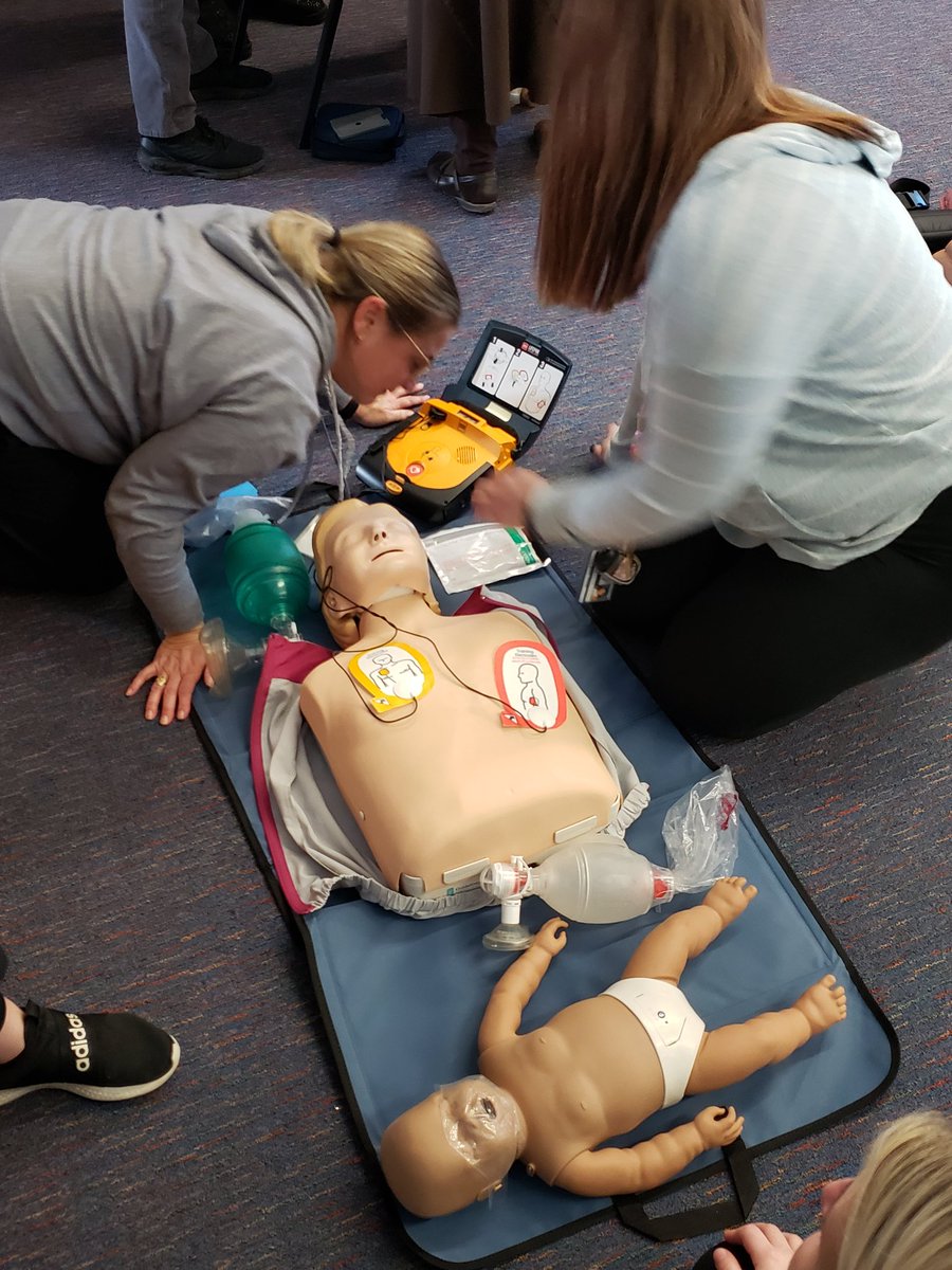 CollegeHillCPS's tweet image. Our College Hill teachers and staff are being trained, tested, and certified in CPR/AED procedures. This training has the potential to save lives. ❤  ❤ @AmericanRed @IamCPS