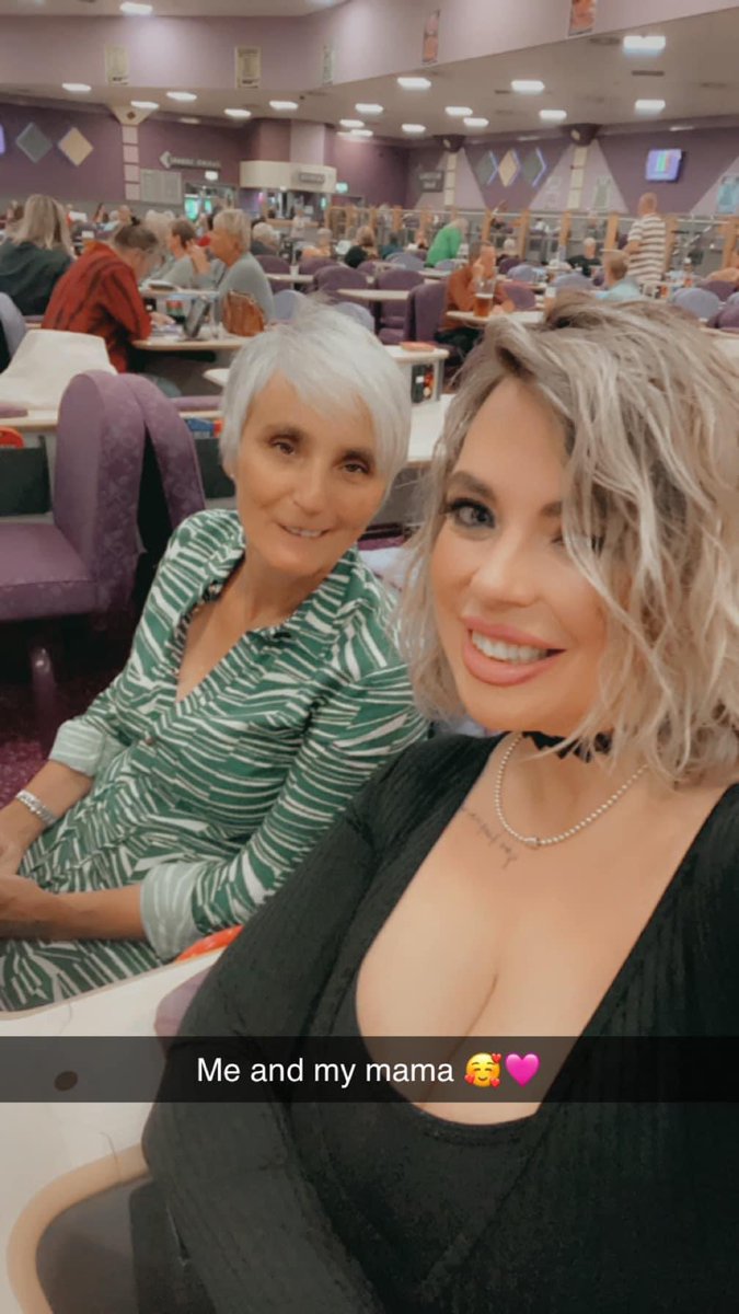 LisaMeows's tweet image. Always got time for my mum ❤️