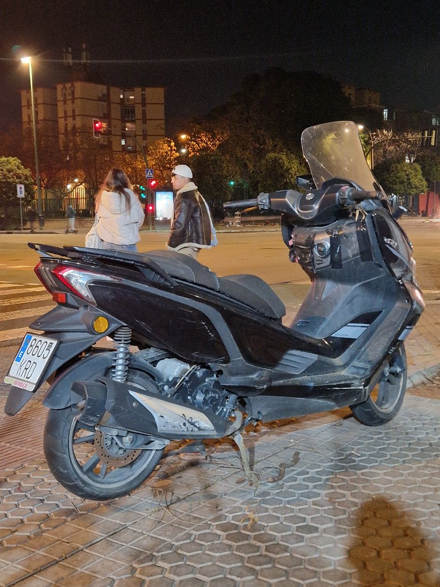Por si ha alguien se la robaron, lleva días tirada frente al bar de un colega... X haz tu magia

Difundir!!