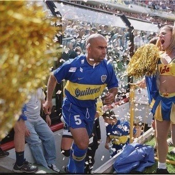CanalCabj's tweet photo. FELIZ CUMPLEAÑOS @MChichoSerna 🇨🇴 GRACIAS POR TANTAS ALEGRIAS Sus numeros en #Boca 🎂 💙💛💙
🏟 157 partidos.
⚽️ 2 goles.
🏅🏆 6 títulos (Apertura 1998 y 2000, Clausura 1999, Libertadores 2000 y 2001  Intercontinental 2000 #ChichoSerna #GloriaDeBoca #Serna #ElCanalDeBoca https://t.co/m4EhfHnn9e