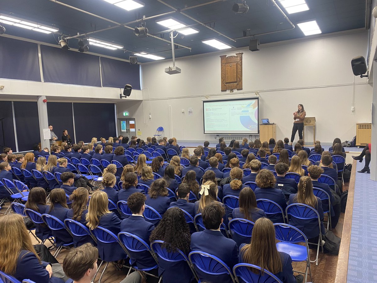 Great to have #EasternEducationGroup at our school today! Thanks for sharing information about the next steps with @westsuffolk and @AbbeygateSFC 🎓 #EducationPartnerships