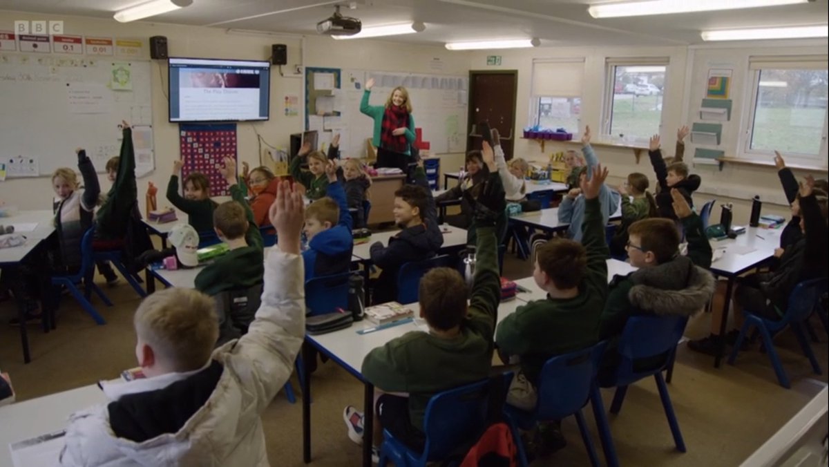 'Put your hand up if you feel cold in your classroom' 🎒🏫✏️🙋🥶 Totally unacceptable - and at least *700k* UK pupils are experiencing these or other unacceptable building failures. We're treating our children like Scrooge treated Bob Cratchet, pre-visitation! #Panorama