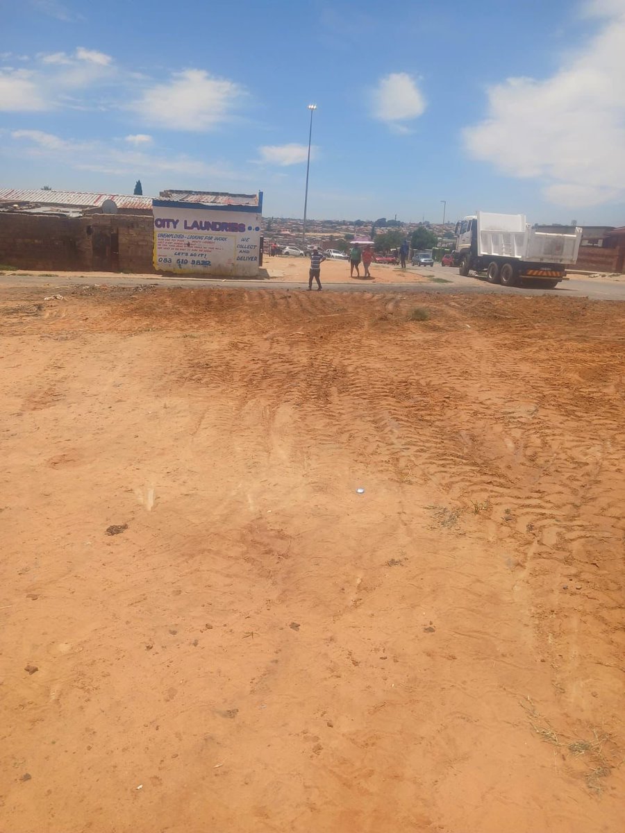 ♦️In Pictures ♦️ Before and after pictures in Thembisa, Nakoro street, next to sports ground. The cleanliness depicted in the after picture is a reflection of the people’s government, a clean government that translates into tangible services to the people. #PeoplesGovernment.