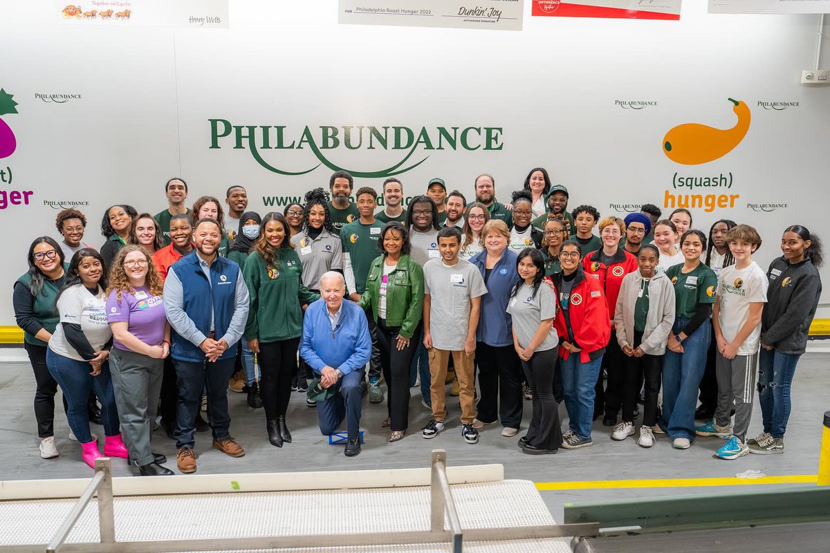 jeronlink's tweet photo. What an honor it was to serve on the Martin Luther King Jr. Day of Service with @POTUS Joe Biden, @phillymayor Cherelle Parker, the CEO and Board Chair of @philabundance, and fellow @AmeriCorps members from across Philadelphia. @AmeriCorpsCEO #BeetHunger #MLKDay2024 https://t.co/yKKM6mJzzg