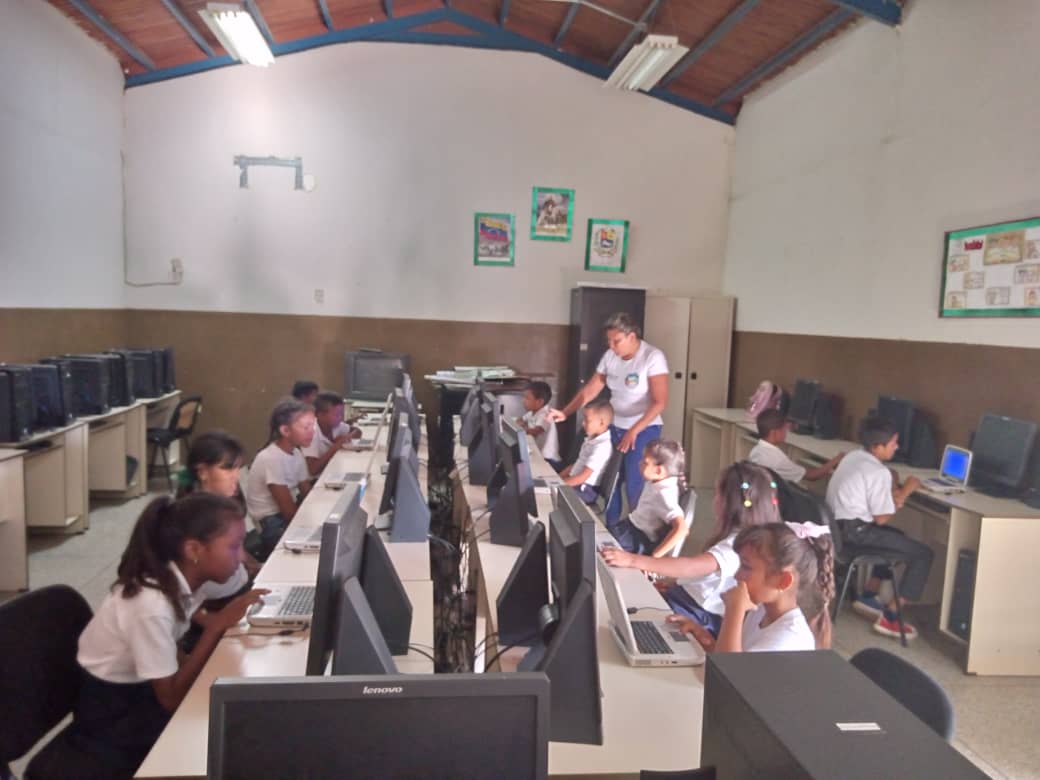 #22ENE24 Niños y Niñas activos en el CBIT Víctor Ramón Hernández, en el uso de recursos digitales. Temática desarrollada maestros y maestras de Venezuela #SomosFundabit #ZarazaGuarico
