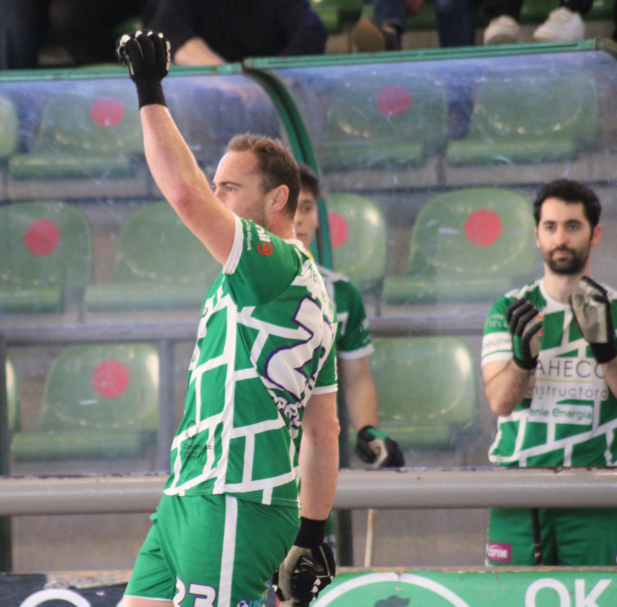cerdanyolach's tweet photo. 🔚 Tanquem la primera volta de la OK Lliga Plata amb derrota per la mínima contra el Vic a Can Xarau (4-5) 

🎯 @marc5coy (x3) i @alvaritozapzap 

💪🏻 Encarem amb la màxima il·lusió el segon tram de la temporada. Confiança total en aquest equip! 

🟢⚪ #CerdanyolaCH #ForçaSarda💚 https://t.co/l1roB0o10o