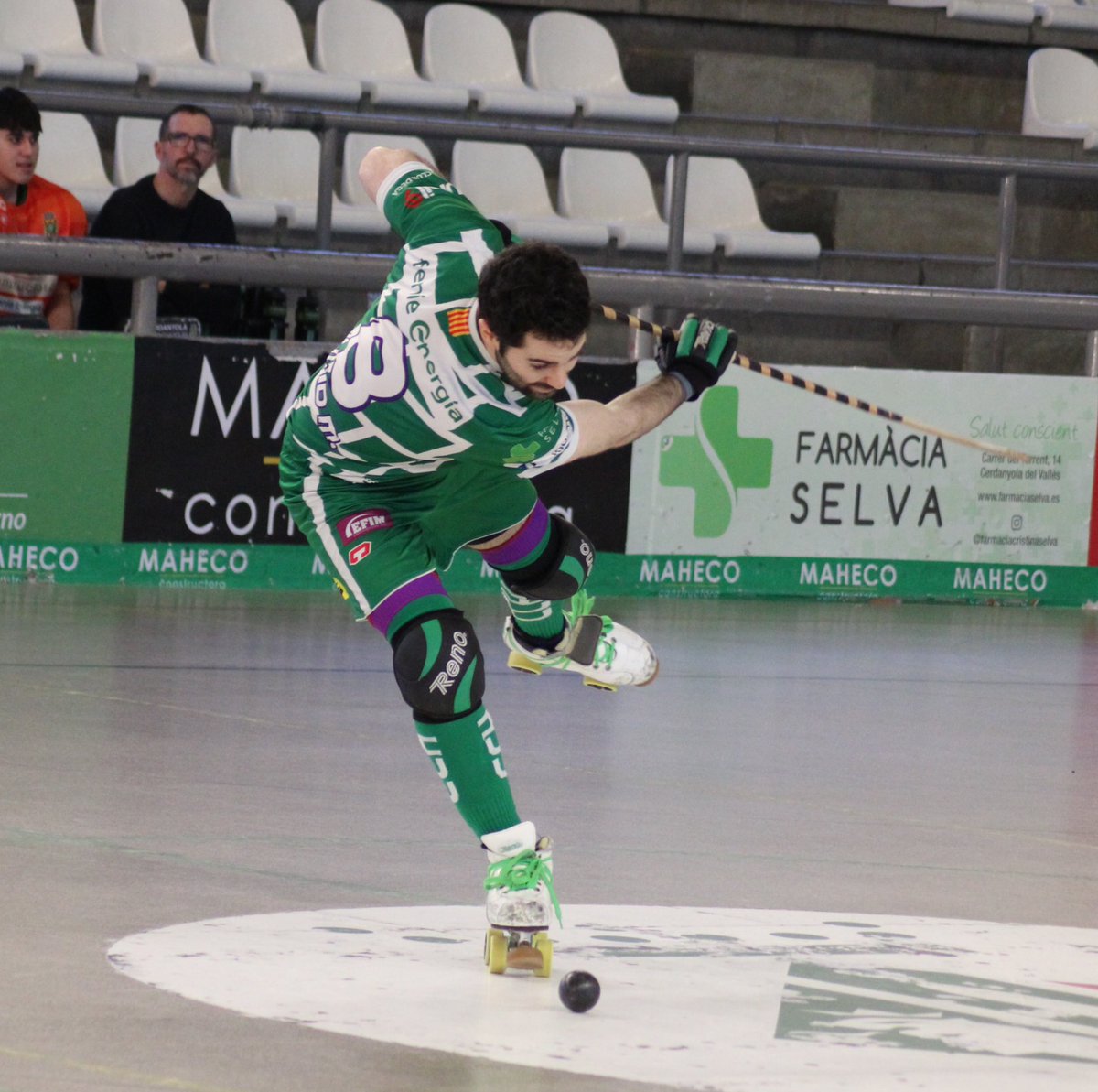 cerdanyolach's tweet photo. 🔚 Tanquem la primera volta de la OK Lliga Plata amb derrota per la mínima contra el Vic a Can Xarau (4-5) 

🎯 @marc5coy (x3) i @alvaritozapzap 

💪🏻 Encarem amb la màxima il·lusió el segon tram de la temporada. Confiança total en aquest equip! 

🟢⚪ #CerdanyolaCH #ForçaSarda💚 https://t.co/l1roB0o10o