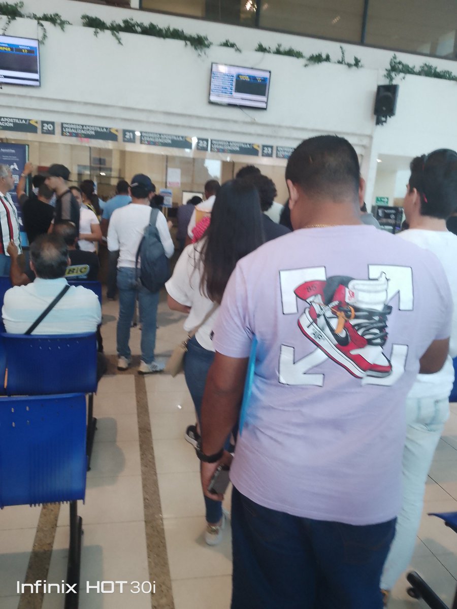 FARIDLE0N's tweet image. Mr. Presidente @DanielNoboaOk cómo es posible que en el @CancilleriaEc @CancilleriaEcZ8 nos hagan hacer fila para decirnos que los turnos se quedan para mañana, (DISQUE FALLA DEL SISTEMA) todo el día perdido soy persona con discapacidad.