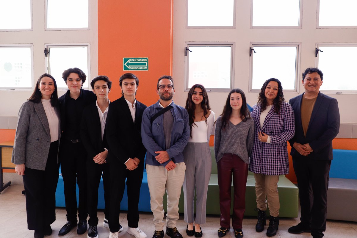 ASFM_official's tweet photo. Our Eagles from 9th grade organized a project for their Spanish class: Lo que hacemos bien los niños, inspired by Maruan Soto Antaki’s book “Lo que hicimos mal los adultos"

It provided an excellent opportunity for the students to address and analyze significant social issues. https://t.co/X1DQdfzg26