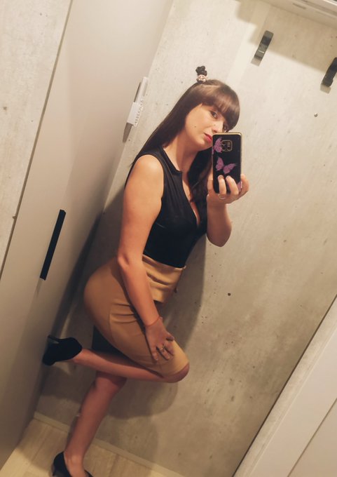 J'ai refais mes crottes 😹 https://t.co/f1YVLCMLgg<a href="/tag/r%C3%A9veillon"class="tags"><span>#r&eacute;veillon</span></a><a href="/tag/aurevoir2023"class="tags"><span>#aurevoir2023</span></a><a href="/tag/ciao2023"class="tags"><span>#ciao2023</span></a>