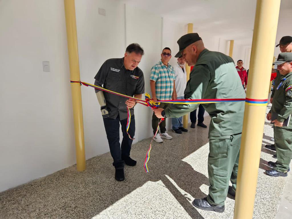 jdavidcabello's tweet photo. Estos trabajos vienen a mejorar las condiciones de habitabilidad de nuestros cadetes, esencia y futuro de nuestro Glorioso Ejército Forjador de Libertades. Juntos sumamos hacia la Venezuela Potencia. https://t.co/96cHqwCSMo