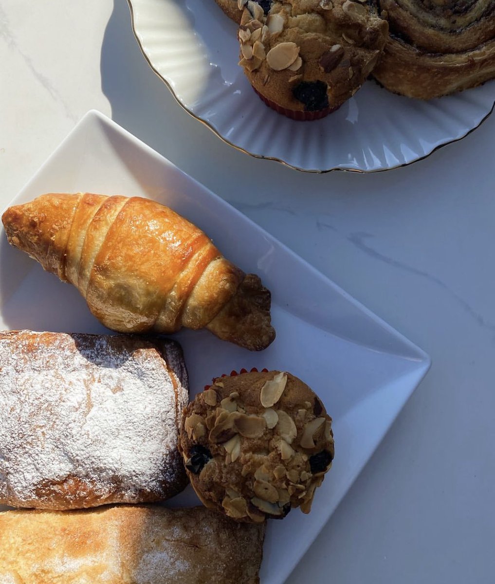 delangelinn's tweet photo. ¿Ya tienes plan para mañana? 🥐 
Disfruta de una de las especialidades de la casa #PanRecienHorneado https://t.co/JhyG2QJr3F