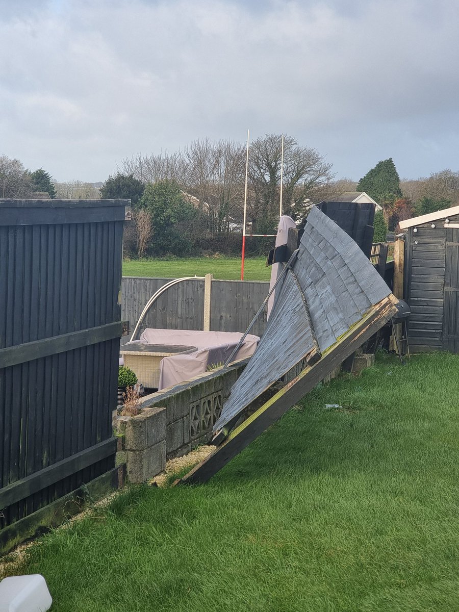 AdamHiggs8's tweet photo. @GreggsOfficial I'd love a coffee to help deal with our fence coming down thanks to storm Isha 😂 https://t.co/kUnr5XQdtK