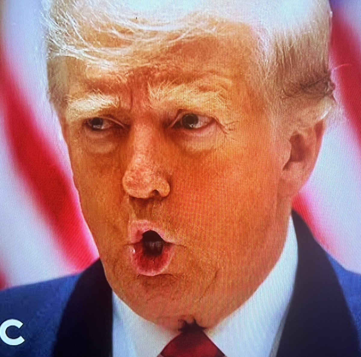 upyour6's tweet photo. @RightWingWatch First time I’ve ever seen an asshole with teeth in it. https://t.co/wwKiuxCOEM