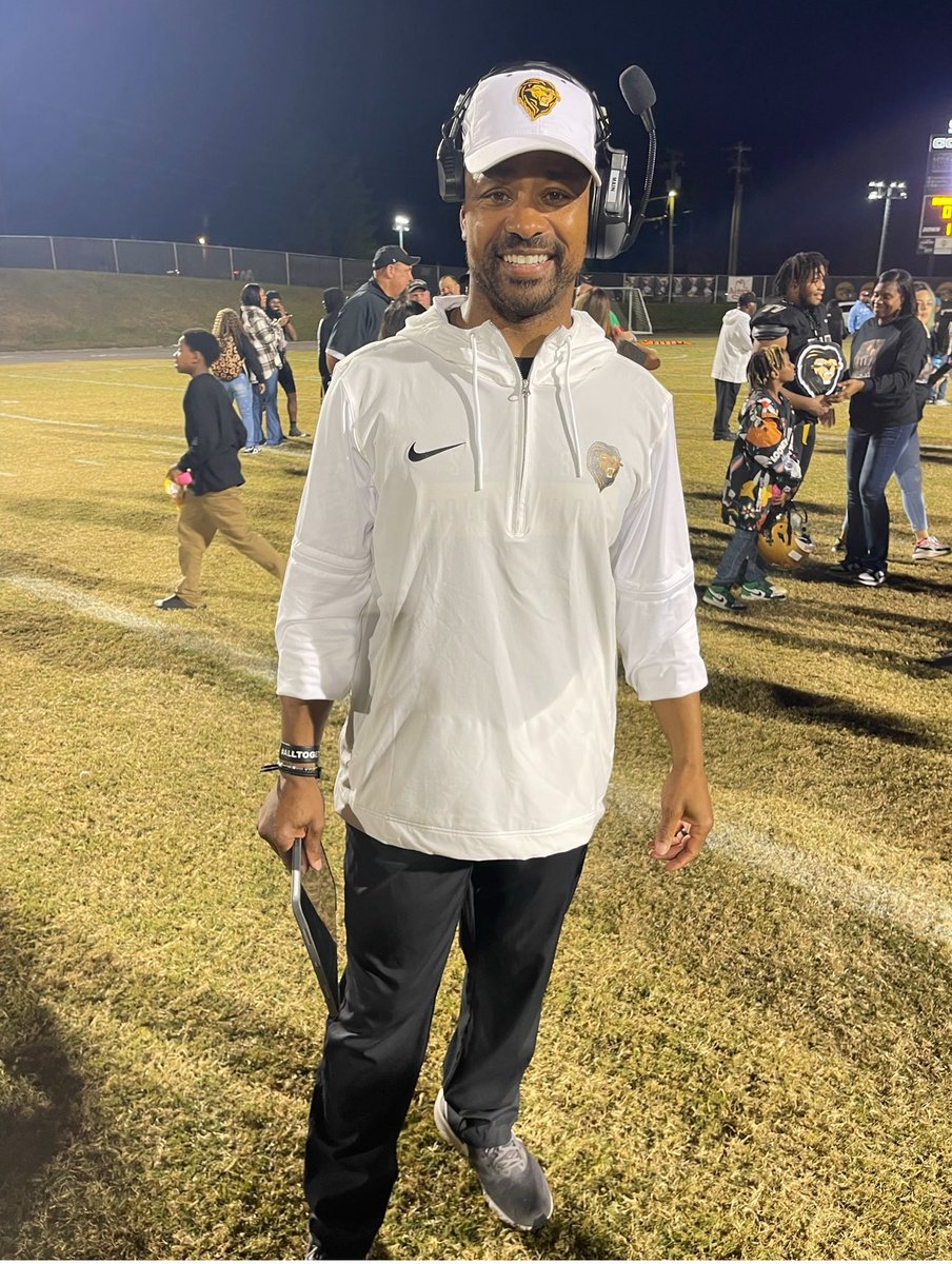 bscott4unc's tweet photo. At 3:25 49 years ago today, the world became a brighter, better place when @dscott43app1 was born! Happy Birthday, baby! You are so loved!!! #coachscott https://t.co/FRKro2Kosh