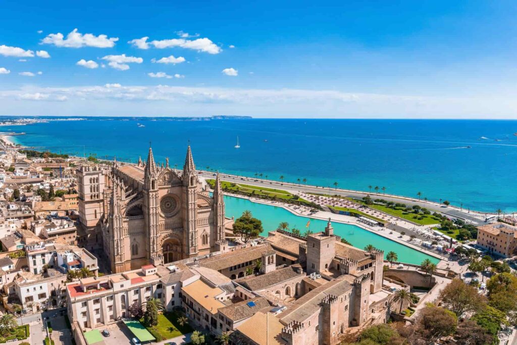 Discover the magic of Palma de Mallorca, where paradisiacal beaches, living history and Mediterranean gastronomy merge. Explore cobblestone streets, enjoy magical sunsets and immerse yourself in a vibrant nightlife.