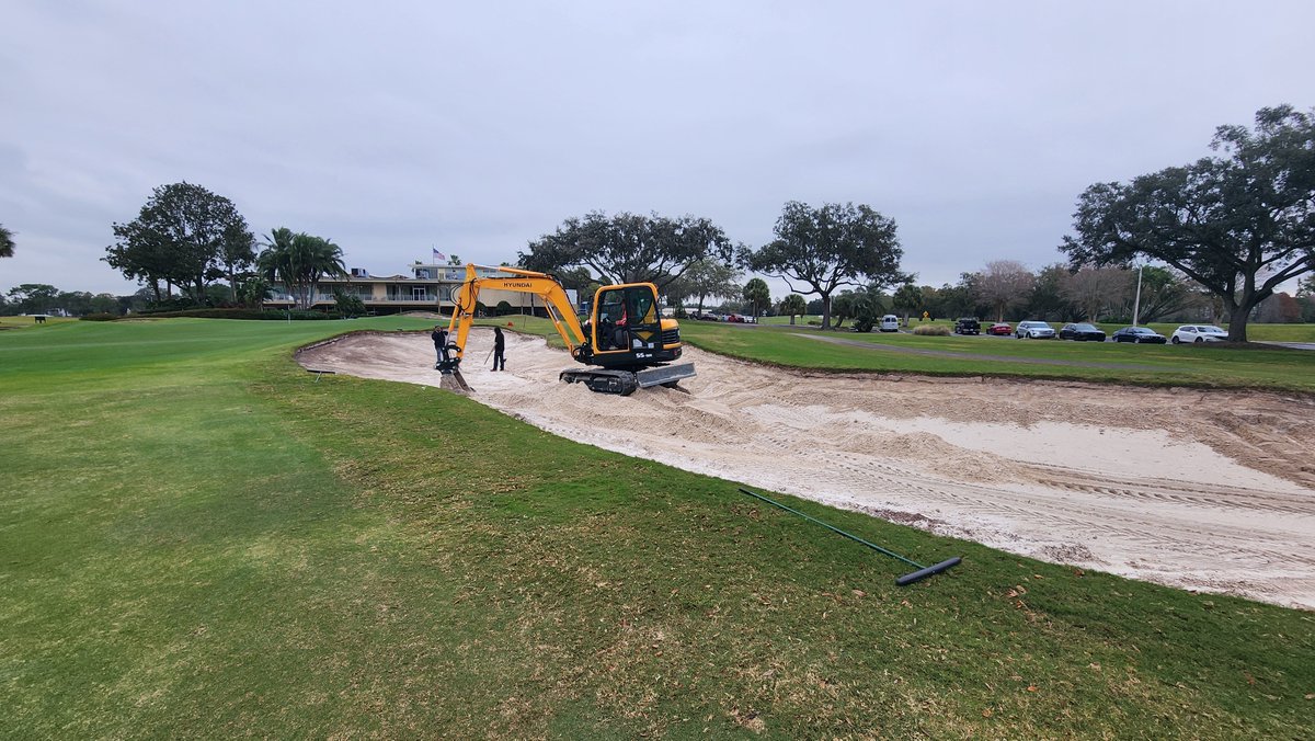 XGD_Systems's tweet photo. An update with pictures from TDI Golf here at Lone Palm Golf Club in beautiful #lakeland #florida.  Enjoy the view and the sun 😎🏌 #bunker #turflife #capillaryconcrete #lonepalmgolfclub https://t.co/DyfJipaVuT