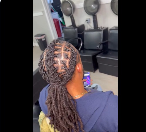 LSalon50549's tweet image. Good Afternoon #locfamily we still have open slots today till 6 for $100 Retwist and Basic STYLLE !!! We have Unique &amp;amp;Ms.Aquiya on duty call now 404 228 8714 #locs #locsforlife #atl #retwistandstyle #naturalhairsalon #locticians #neat
