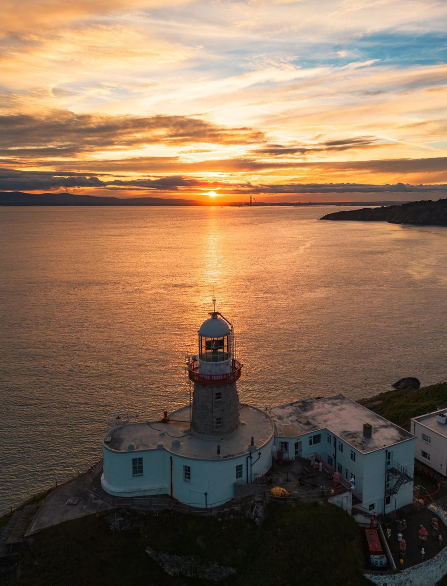 Watching over Dublin Bay. The Baily Lighthouse 🧡 Beautiful shot by Sean Bruen sryanbruenphoto.com #bailylighthouse #howth #sunset #dublinbay #howthadventures #ireland @LoveFingalDub @VisitDublin @GoToIreland @dublinbiosphere