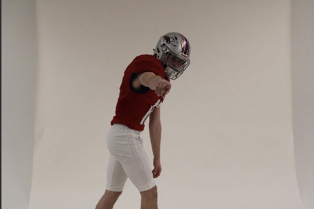 Had a great visit with <a href="/MNUFootball_/">MNUFootball</a> I am blessed to receive an official offer from MidAmerica Nazarene. Thank you @coachCordovaDC  <a href="/CoachHansen_/">Paul Hansen</a>