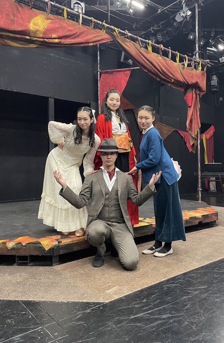 NN_Chisso's tweet photo. 『三文オペラ』終演いたしました。
ルーシーありがとう。あなたが大好きだよ。

そして、文学座付属演劇研究所を卒業しました。
3��間、関わってくださった全ての方に感謝申し上げます。

やっぱり私はお芝居が大好きだ〜！
これ以上ないくらい素敵な時間をありがとうございました。

生きていきます！ https://t.co/qWUdGkZ8eV